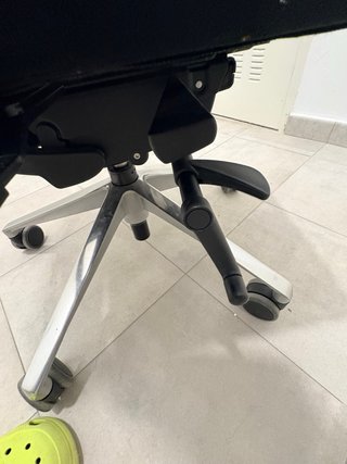 Silla de oficina ergonómica negra