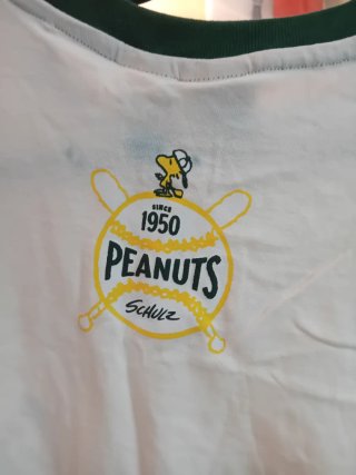 Camiseta Bershka Snoopy Peanuts