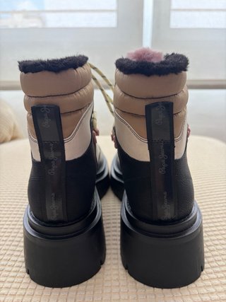 Botas de mujer con cordones y suela gruesa