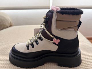 Botas de mujer con cordones y suela gruesa