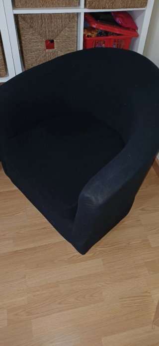 Sillón tapizado negro