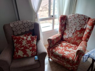 Muebles, sofás, lámparas "vintage" precio negociab