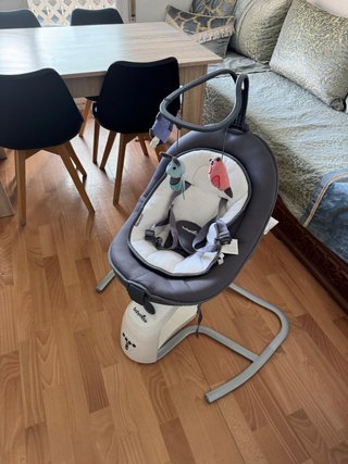 Silla bebé balancín con juguetes