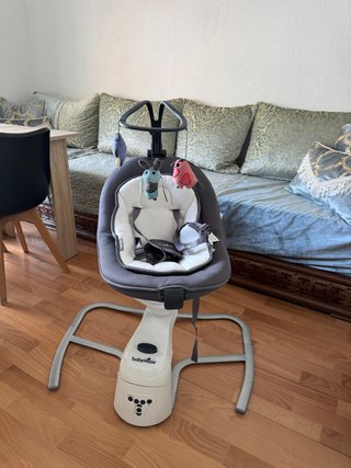 Silla bebé balancín con juguetes