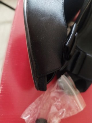 Zapatos de fiesta negros con lazo