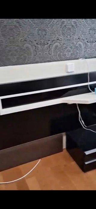 Mueble cabecero con mesitas integradas