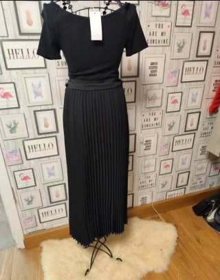 Vestido Guess negro plisado