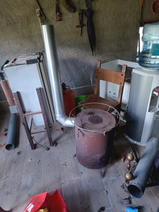 Estufa de leña redonda metálica