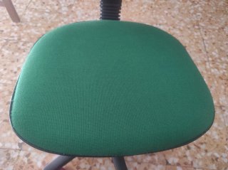 Silla de escritorio verde para estudiantes