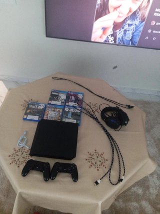PS4 (PlayStation 4) Negra + Juegos + Cascos
