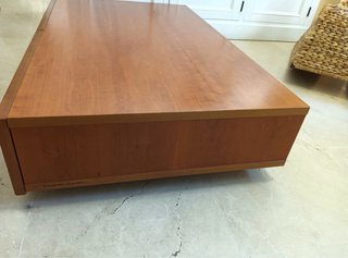 Mesa de centro de madera marrón
