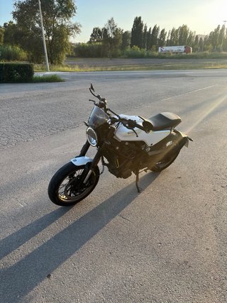 Husqvarna vitpilen Naked