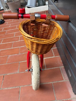 Bicicleta Banwood sin pedales roja