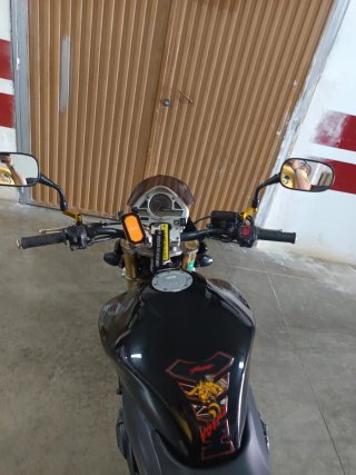 Honda CB600F Negra con Baúl