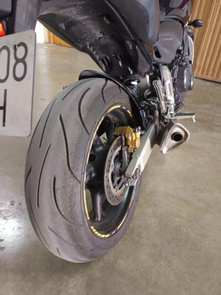 Honda CB600F Negra con Baúl