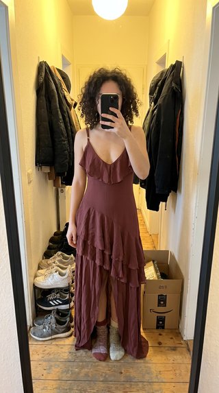 Vestido largo granate volantes fiesta tirantes