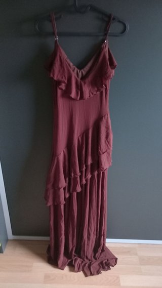 Vestido largo granate volantes fiesta tirantes