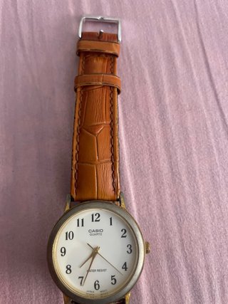 Reloj Casio Quartz Dorado y Marrón