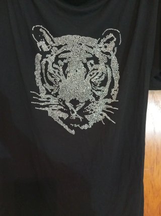 Camiseta negra con estampado de tigre talla L