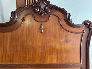 Vendi cama de madera antigua