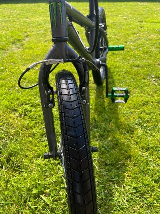 Bicicleta BMX grigia