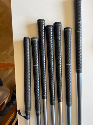 Palos de golf Wilson y Exia