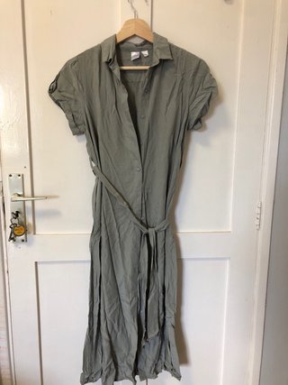 Vestido camisero verde maternidad