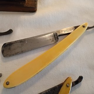 Antichi strumenti da barbiere