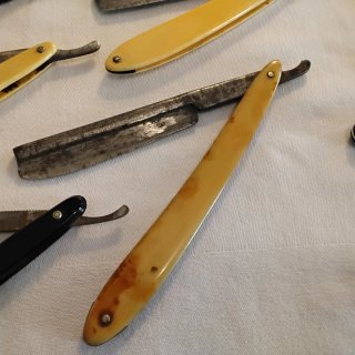 Antichi strumenti da barbiere
