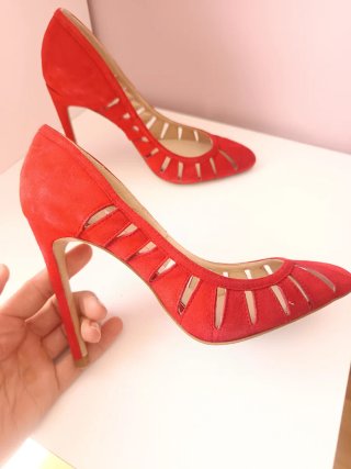 Zapatos de tacón rojos