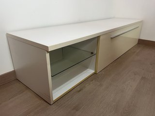 Mueble TV comedor madera y cristal