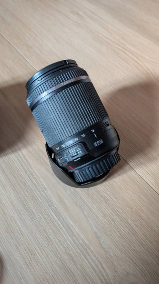 Canon 60D + Accesorios + objetivo tamron 18- 200