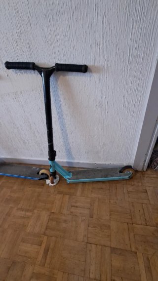 Bicicleta y 2 cascos