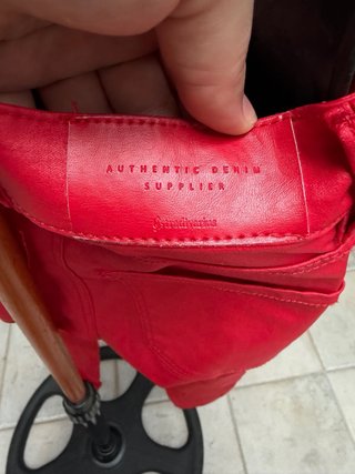 Pantalones pitillo rojos
