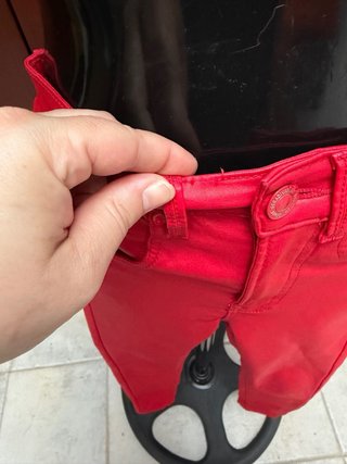 Pantalones pitillo rojos