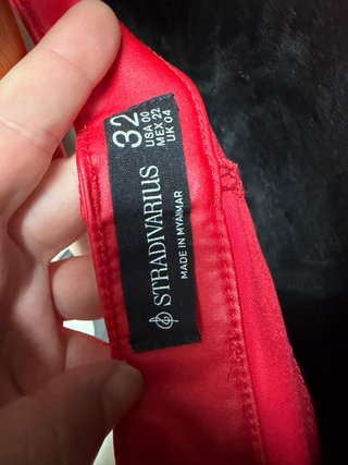 Pantalones pitillo rojos