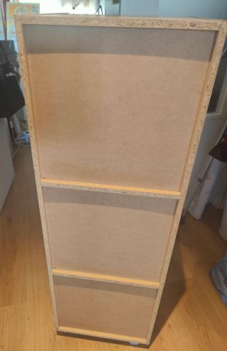Mueble estantería madera con ruedas y una puerta