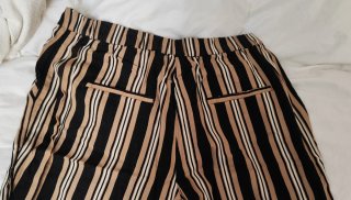 Pantalón de vestir Mango rayas beige y negro