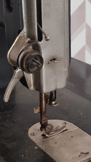 Máquina de coser Wertheim años 40