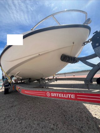 Sealver WaveBoat 525 + remolque (no incluye moto)