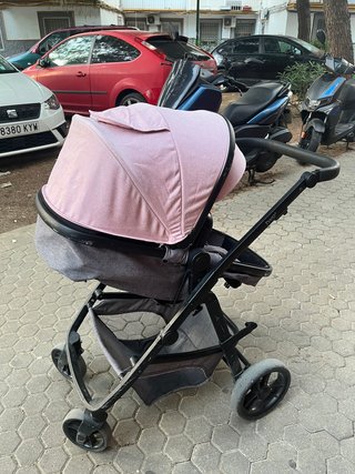 Cochecito de bebé rosa y gris