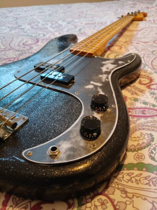 Bajo Eléctrico Negro Brillante