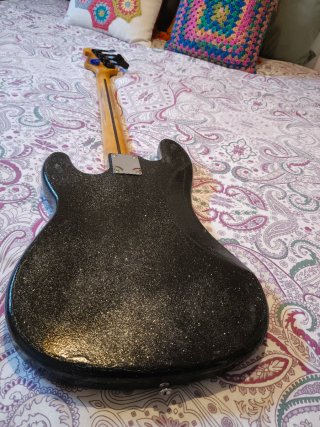 Bajo Eléctrico Negro Brillante