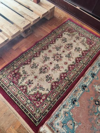 Alfombras vintage beige y rojo