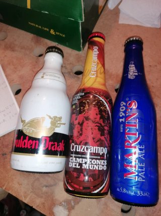 3 bottiglie di birra Cruzcampo, Gulden Draak, Martin