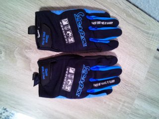 CUBIERTA Y GUANTES PARA VESPA