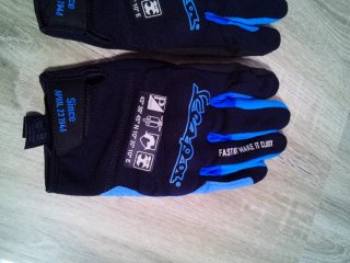 CUBIERTA Y GUANTES PARA VESPA