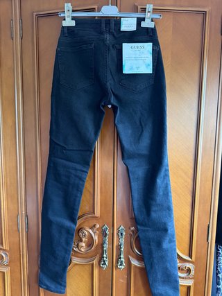 Pantalones vaqueros negros Guess T26