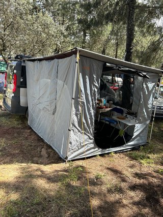 Toldo y cerramiento para camper/4x4