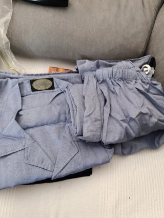 Conjunto pijama, camisa y calcetines de vestir